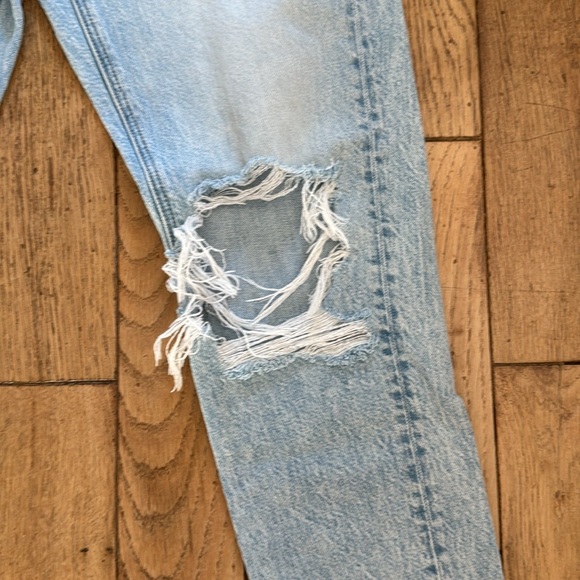 AE Light Wash mom Jeans - Picture 4 of 6